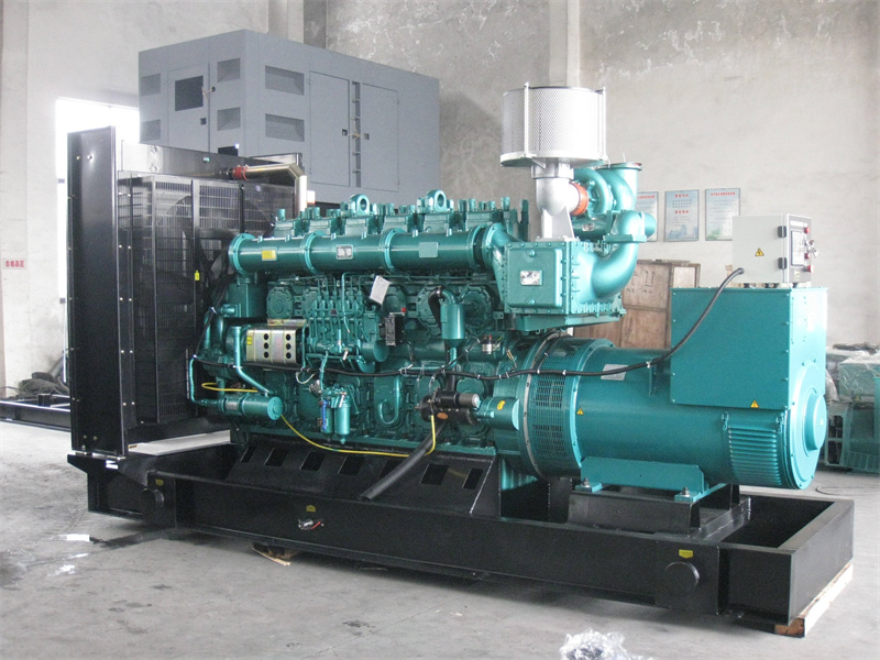 玉州200KW 柴油发电机的油耗是多少？